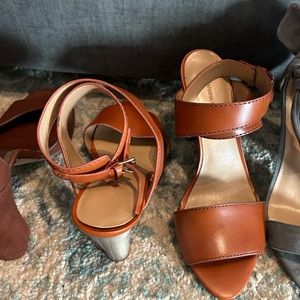 Banana Republic Tan heels with Silver/opaly heel Size 8 1/2